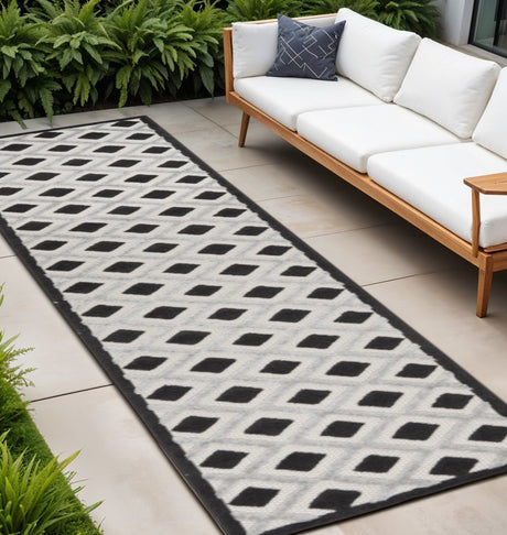 8' Black And White Indoor Outdoor Runner Rug